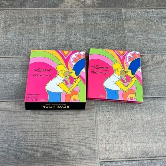 Makeup Revolution The Simpson's Ombré Summer Of Love Highlighter: First Kiss. - Picture 1 of 5